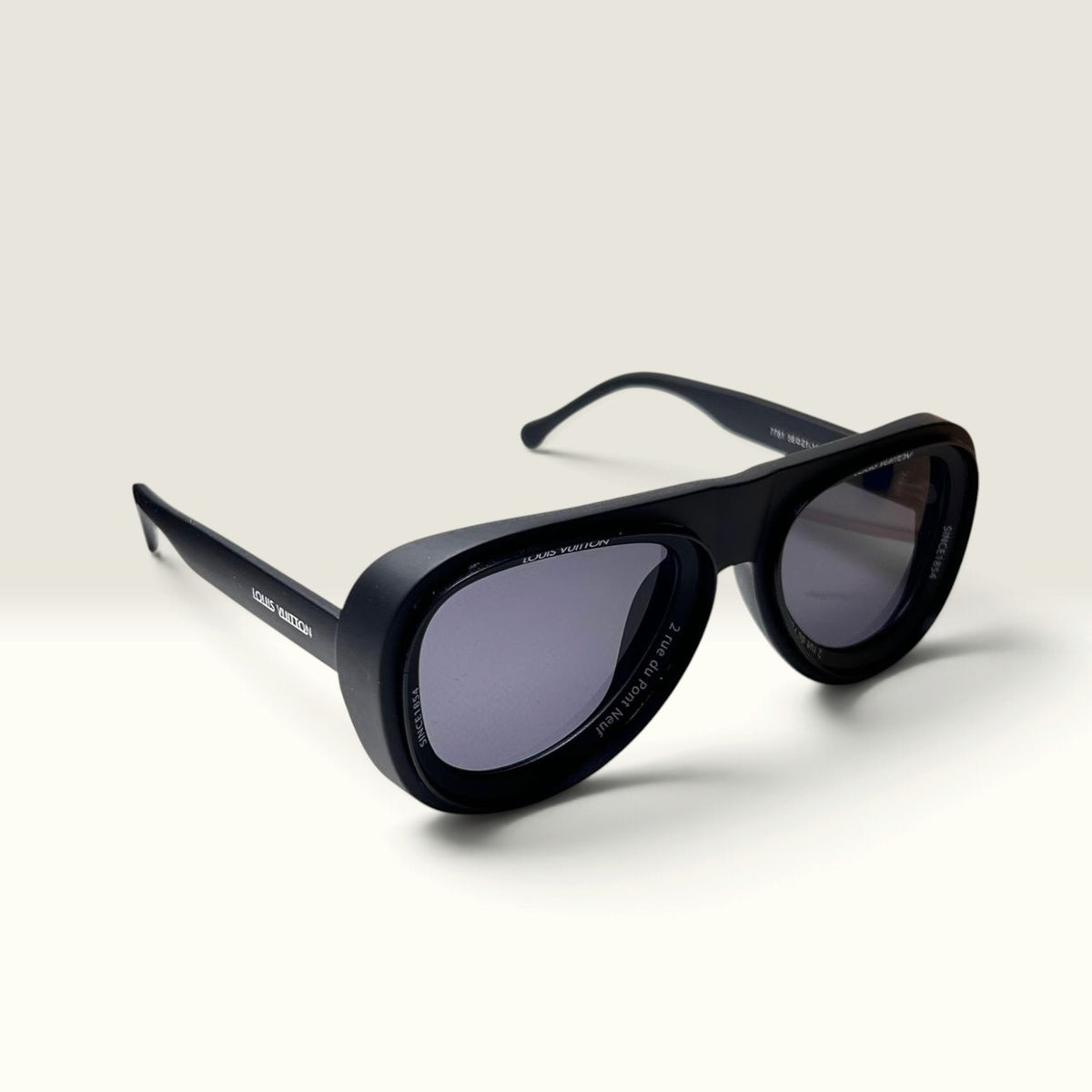 Louis Vuitton Vision Round Matte Black